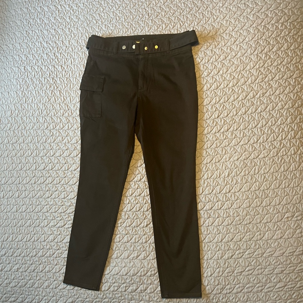 NWOT—Women Black Cargo slim fit leggings